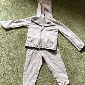 Toddler Nike tech sweatsuit